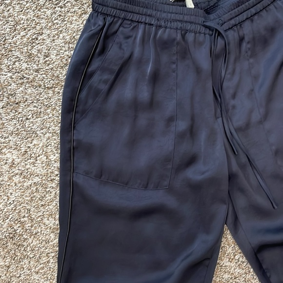 Black satin women Joie Pants size S
Good condition, satin silky like - Picture 3 of 6